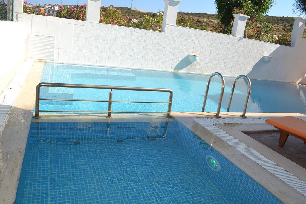 Lapis Port Surf Hotel Alacati Exterior foto